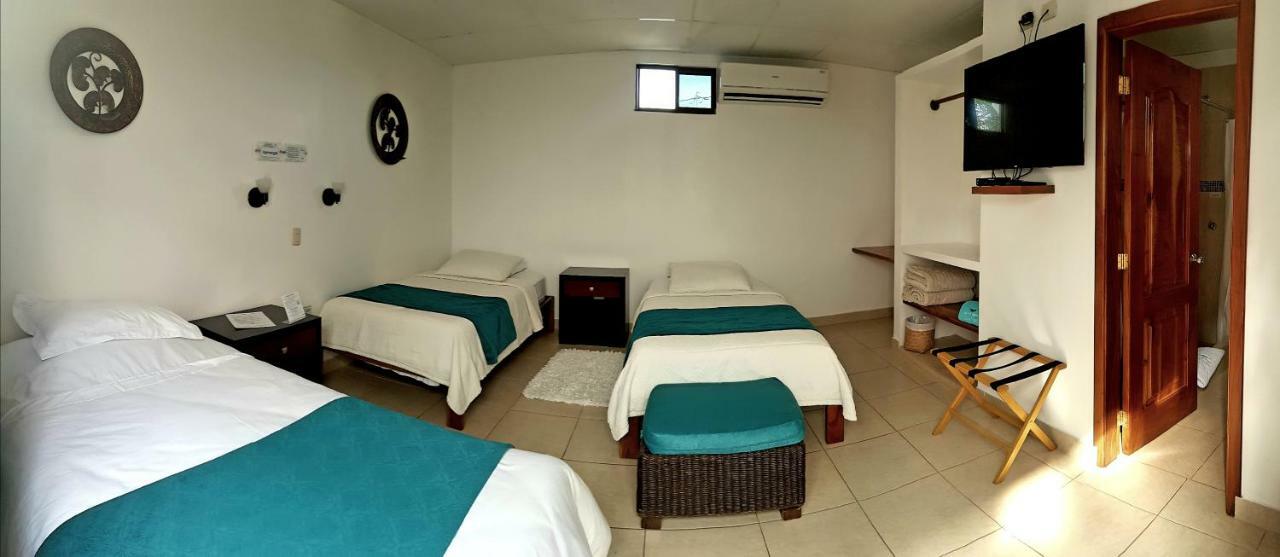 Isamar Hotel Puerto Villamil Exterior foto